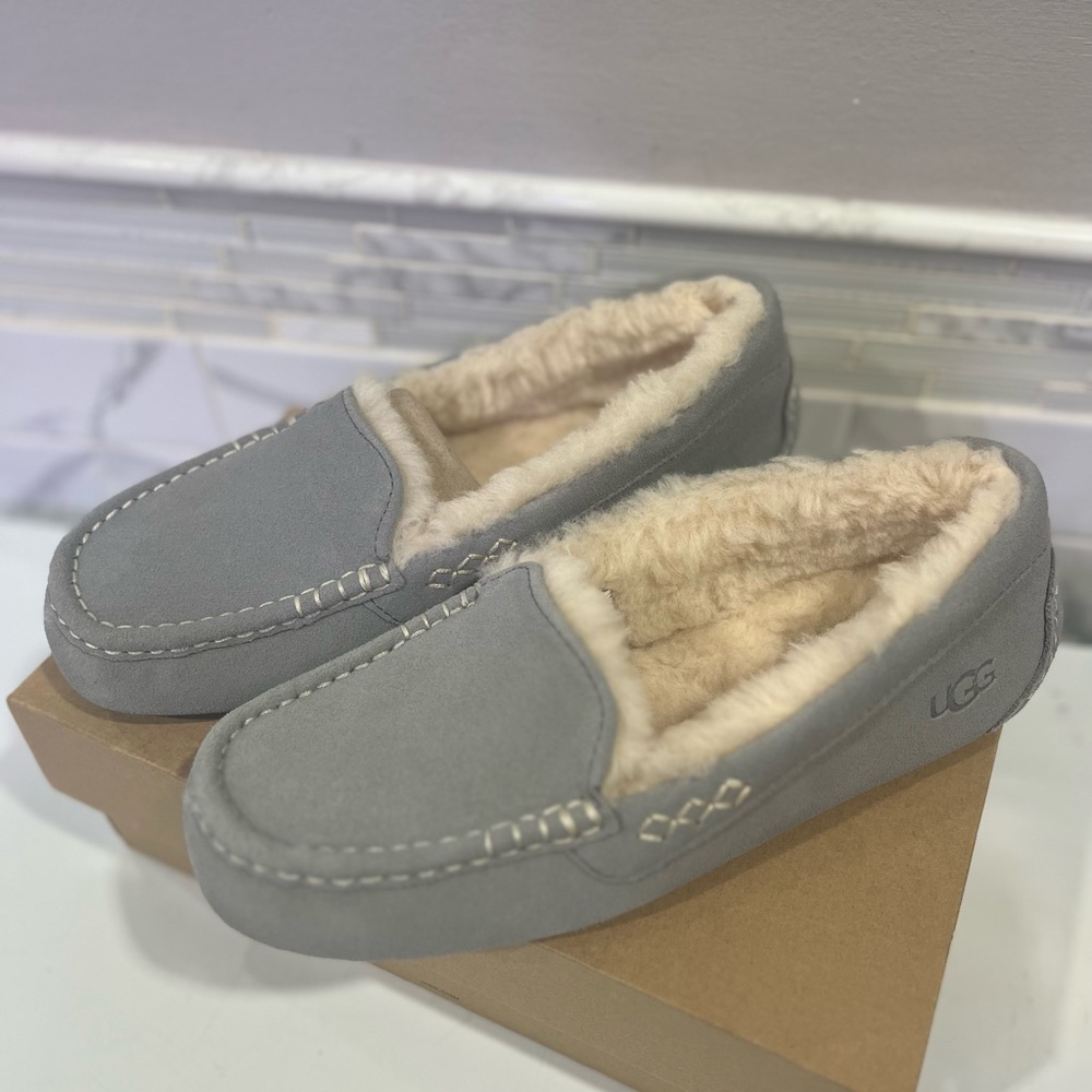 UGG woman,a Ansley slippers,size 9
